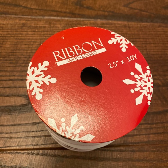 Christmas Farmhouse Red Truck With Christmas Tree Bows & Christmas Ribbon Set - Picture 14 of 16